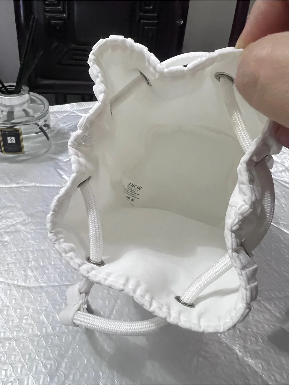 New! DIOR White Cosmetic Drawstring Bucket Bag - Picture 4 of 7